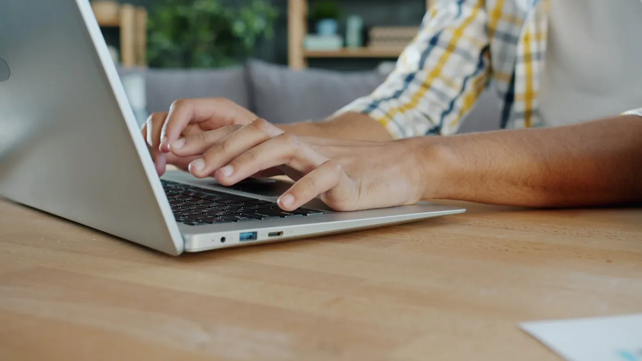 Cómo vender tu ebook, curso o plantilla sin perder el 30% en marketplaces: guía para creadores 2026